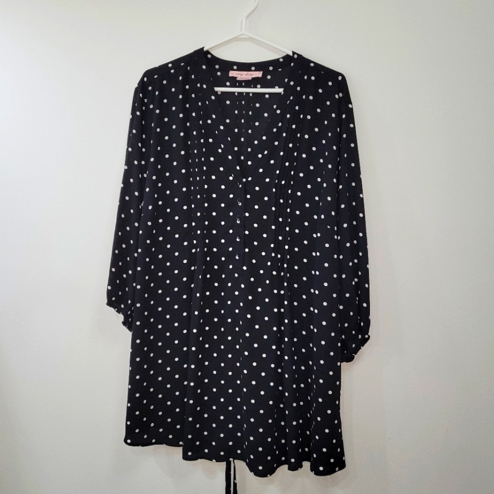Penningtons Black and White Polkadot Pleated Front 3/4 sleeve tunic 3x